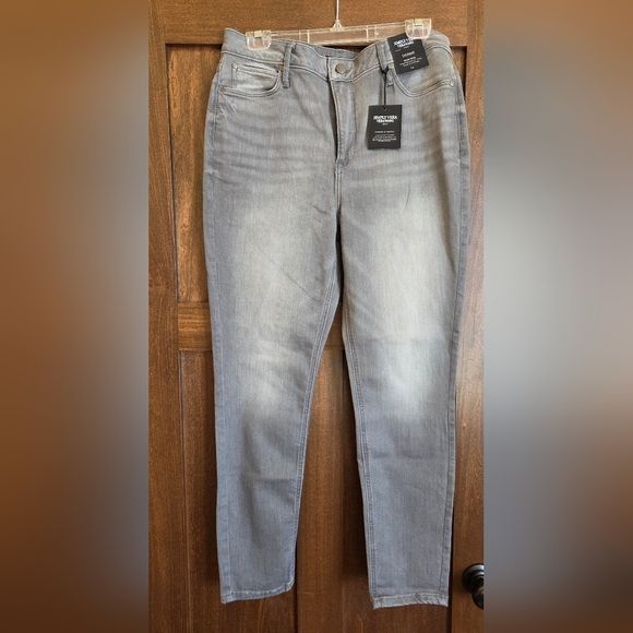 NWT! Vera Wang Women's Gray Jeans - Picture 2 of 6